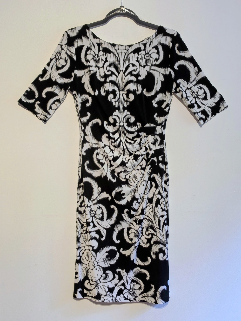 Connected Apparel Black & White Fleur-de-Lis Inspired Midi Dress – Ruched Waist